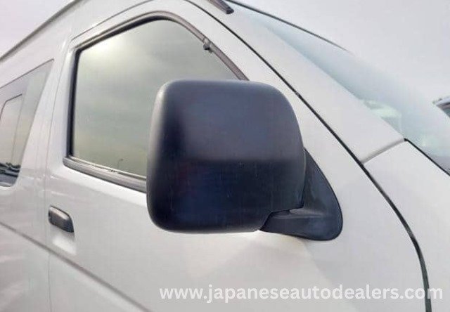 
								TOYOTA HIACE COMMUTER full									