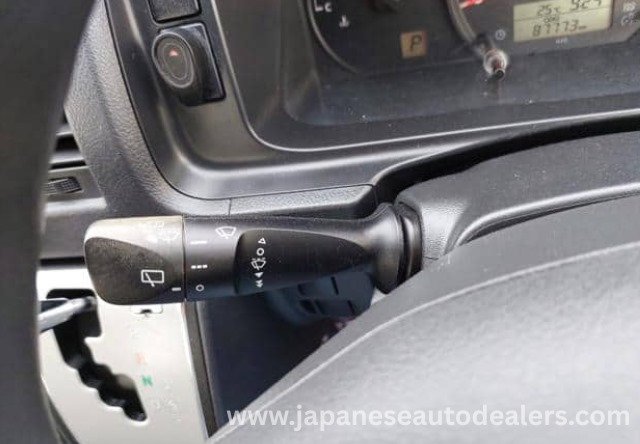 
								TOYOTA HIACE COMMUTER full									