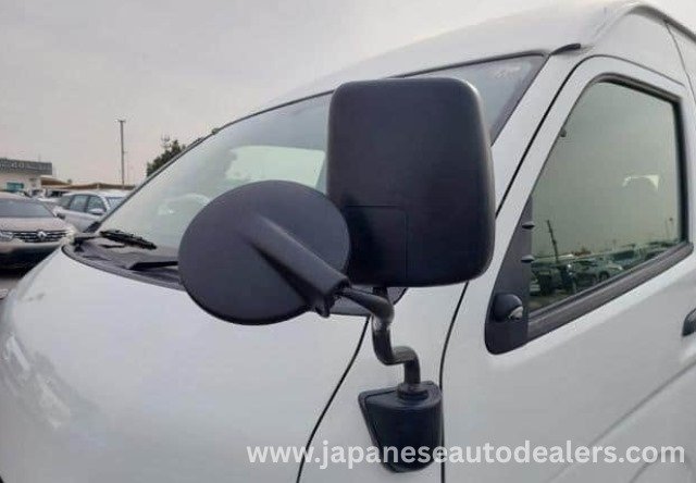 
								TOYOTA HIACE COMMUTER full									