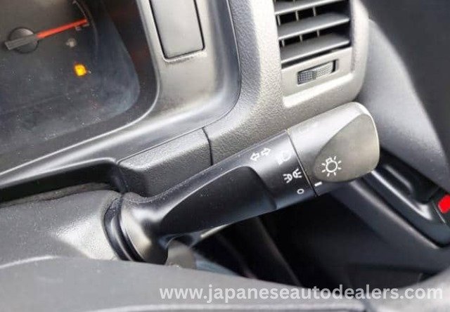 
								TOYOTA HIACE COMMUTER full									
