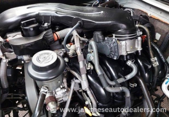 
								TOYOTA HIACE COMMUTER full									