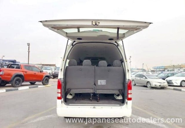 
								TOYOTA HIACE COMMUTER full									