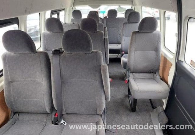 
								TOYOTA HIACE COMMUTER full									