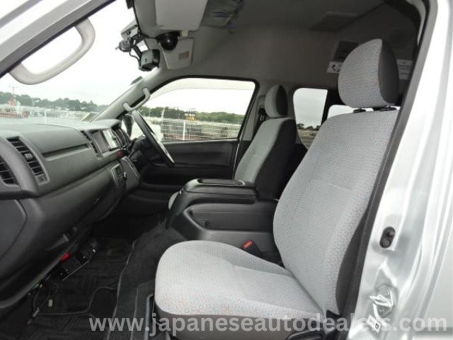 
								2018 TOYOTA HIACE COMMUTER GL – 14 SEATS full									