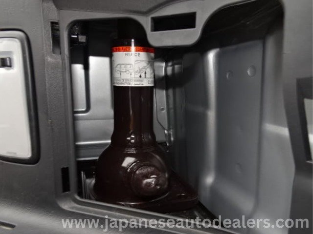 
								2018 TOYOTA HIACE COMMUTER GL – 14 SEATS full									