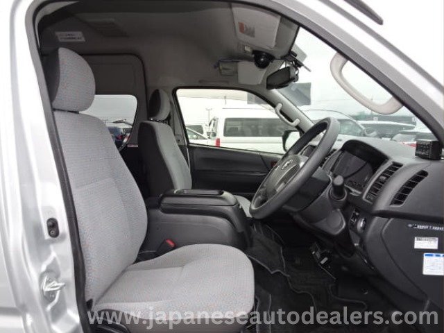 
								2018 TOYOTA HIACE COMMUTER GL – 14 SEATS full									