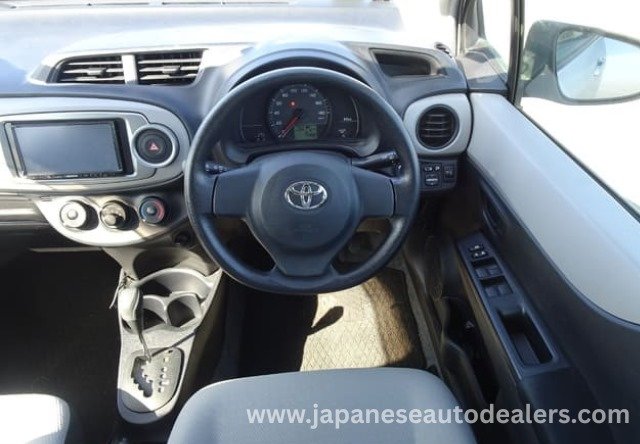 
								TOYOTA VITZ F SMART STOP PACKAGE full									