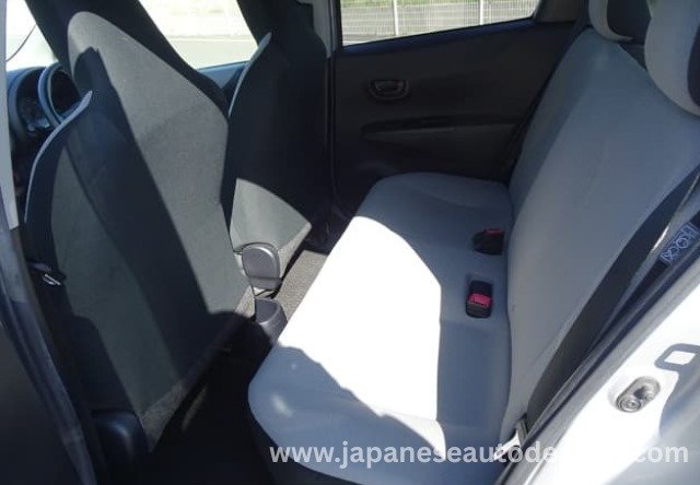 
								TOYOTA VITZ F SMART STOP PACKAGE full									