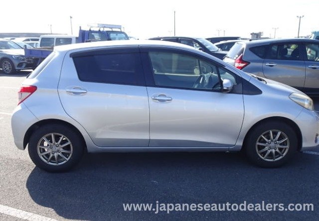 
								TOYOTA VITZ F SMART STOP PACKAGE full									