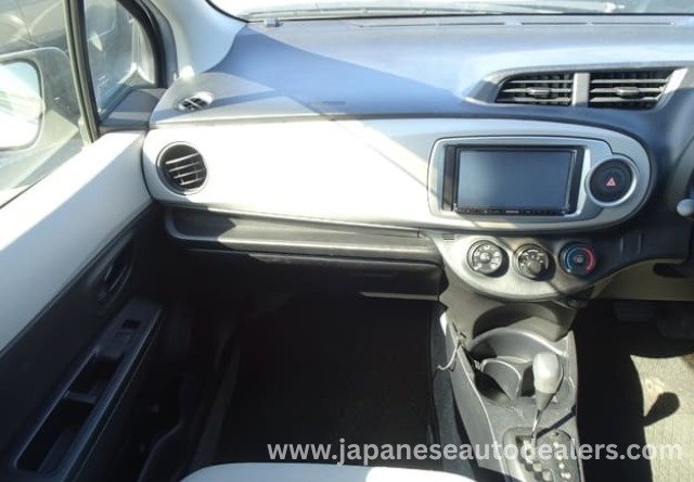 
								TOYOTA VITZ F SMART STOP PACKAGE full									