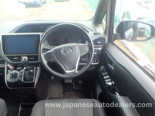 
								TOYOTA VOXY ZS KIRAMEKI full									