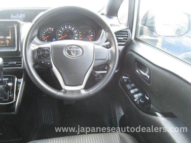 
								TOYOTA VOXY ZS KIRAMEKI full									