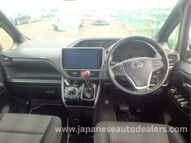
								TOYOTA VOXY ZS KIRAMEKI full									