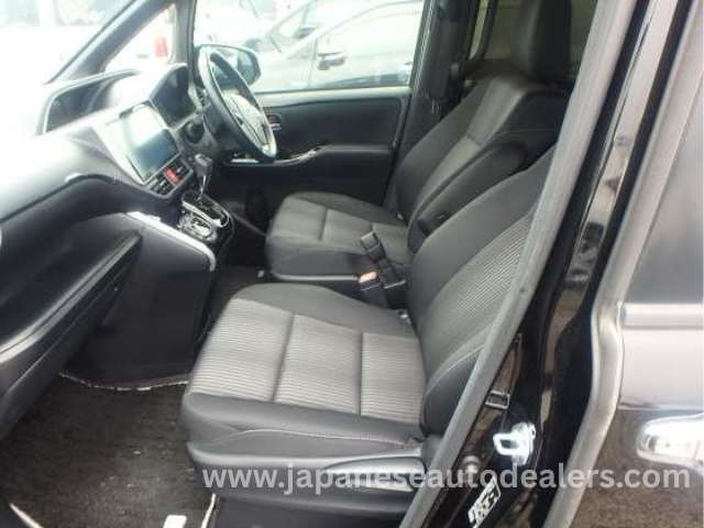 
								TOYOTA VOXY ZS KIRAMEKI full									