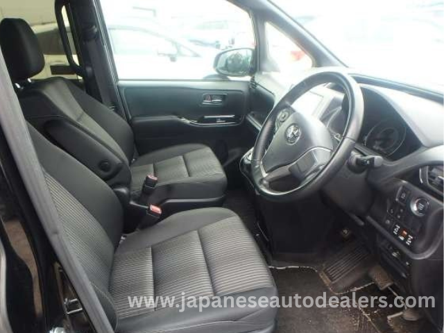 
								TOYOTA VOXY ZS KIRAMEKI full									