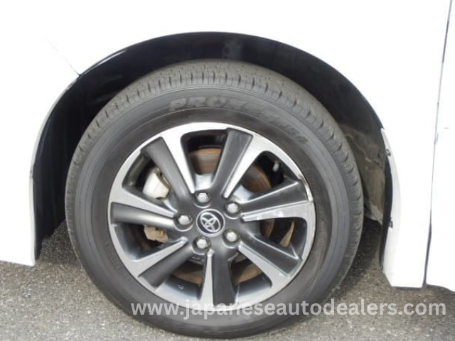 
								TOYOTA VOXY ZS KIRAMEKI full									