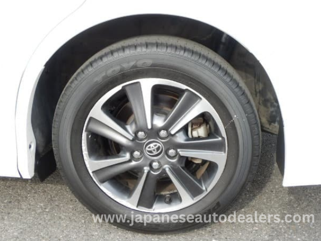 
								TOYOTA VOXY ZS KIRAMEKI full									