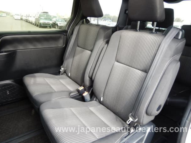 
								TOYOTA VOXY ZS KIRAMEKI full									