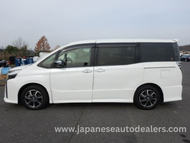 
								TOYOTA VOXY ZS KIRAMEKI full									