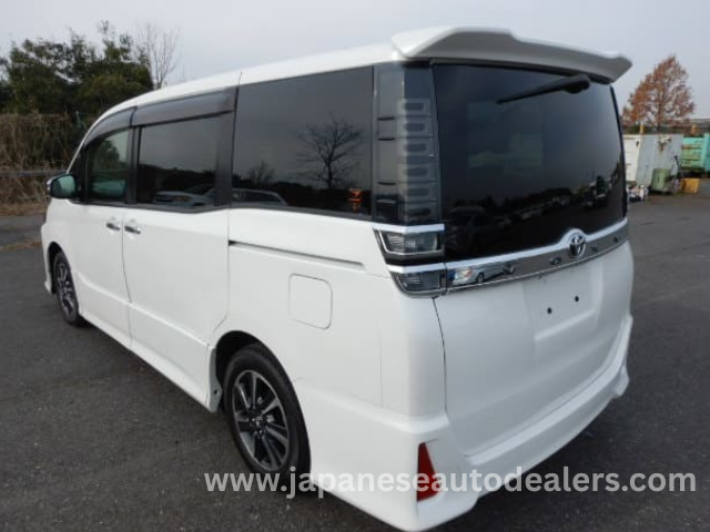 
								TOYOTA VOXY ZS KIRAMEKI full									