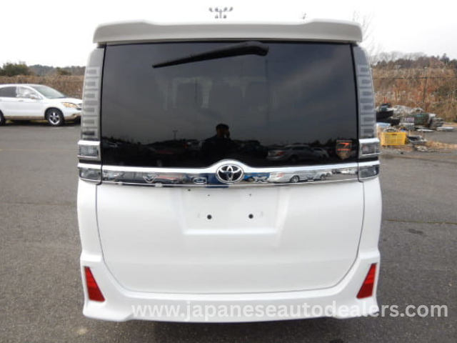 
								TOYOTA VOXY ZS KIRAMEKI full									