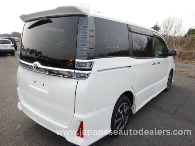 
								TOYOTA VOXY ZS KIRAMEKI full									