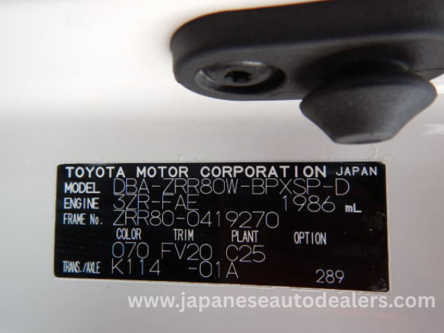 
								TOYOTA VOXY ZS KIRAMEKI full									