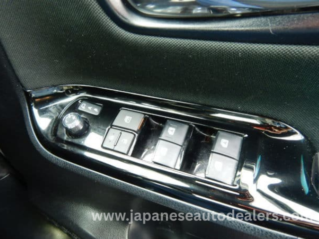 
								TOYOTA VOXY ZS KIRAMEKI full									
