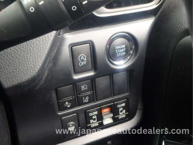 
								TOYOTA VOXY ZS KIRAMEKI full									