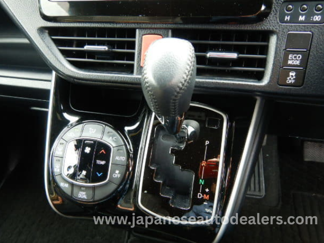 
								TOYOTA VOXY ZS KIRAMEKI full									