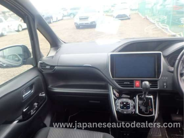 
								TOYOTA VOXY ZS KIRAMEKI full									
