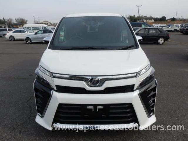 
								TOYOTA VOXY ZS KIRAMEKI full									