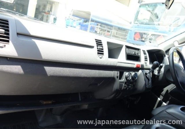 
								2012 TOYOTA HIACE COMMUTER HIACE HIROOF full									