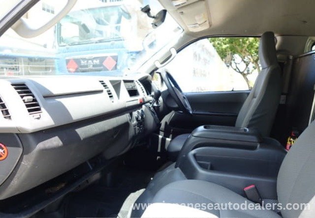 
								2012 TOYOTA HIACE COMMUTER HIACE HIROOF full									